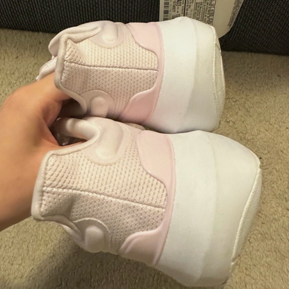 Adidas pink nude sneakers ultra boost bounce workout shoes - Picture 4 of 5